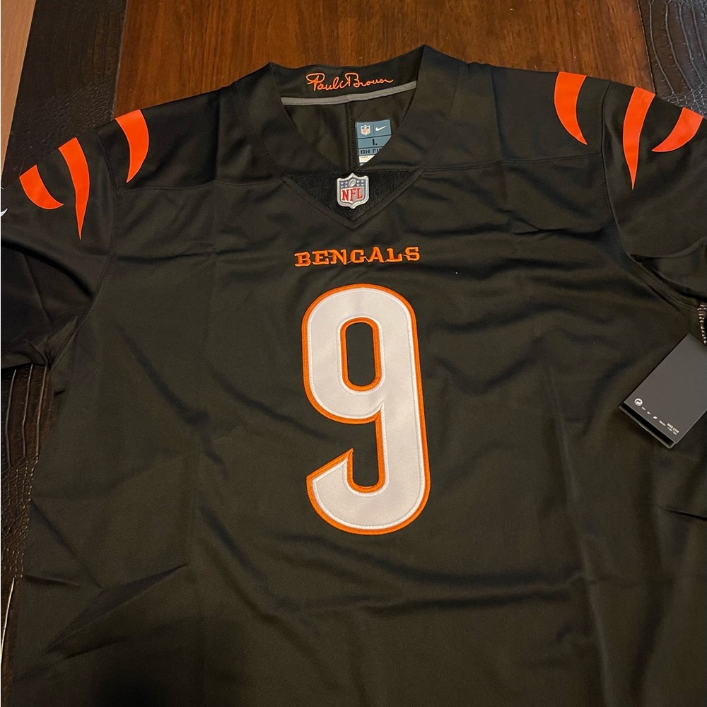 Last one left Joe burrow extra large jersey numbers are big and sewed on Nike